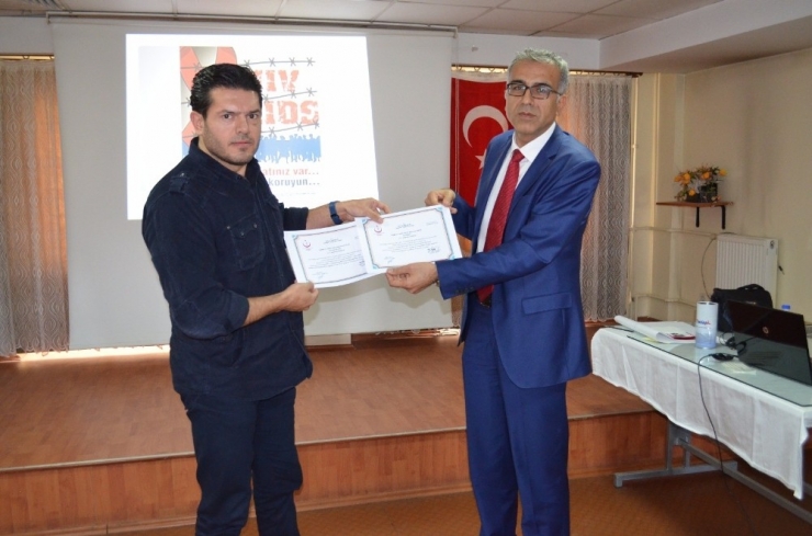 Aile Hekimleri Ve Aile Sağlığı Çalışanlarına Sertifikaları Verildi