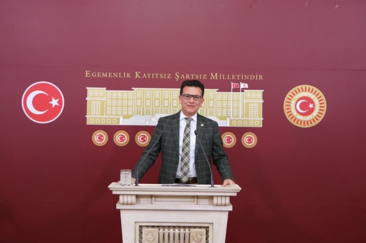 Ak Partili Uslu: "Sığınmacılar, Avrupa’daki Dikenli Tel Üreticilerini Sevindiriyor "