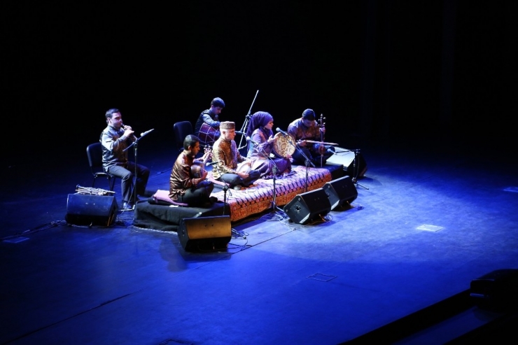 Unesco Ödüllü Azeri Müzisyen Ve Kızı Başakşehirlileri Mest Etti