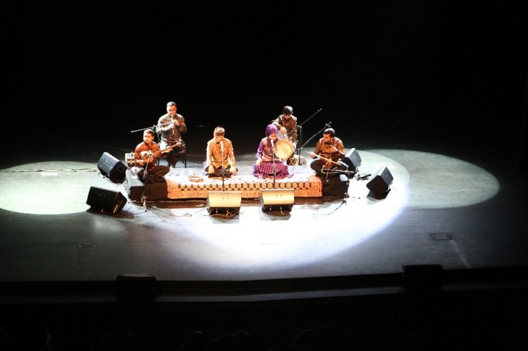 Unesco Ödüllü Azeri Müzisyen Ve Kızı Başakşehirlileri Mest Etti