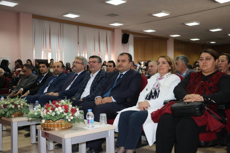 "Başarının En Tepesine Hep Birlikte" Konferansı Düzenlendi