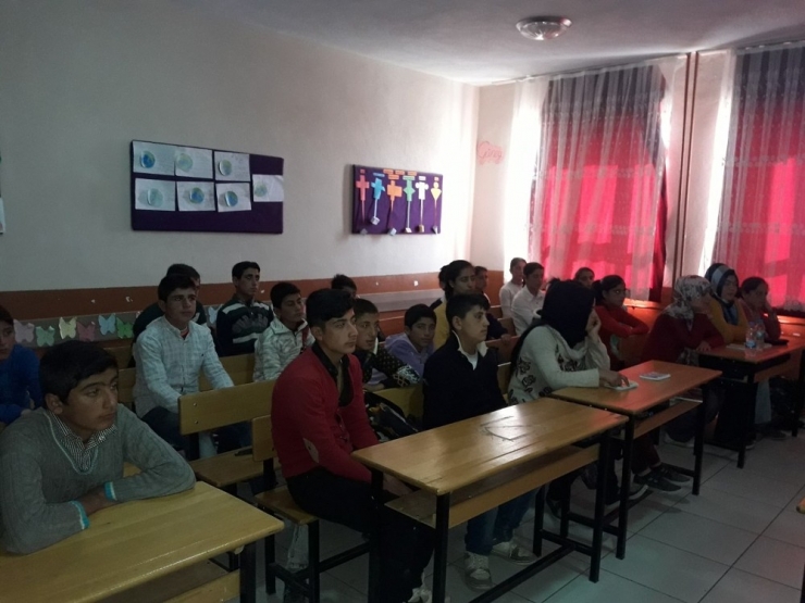 Köy Öğrencilerine Meslek Tanıtım Semineri