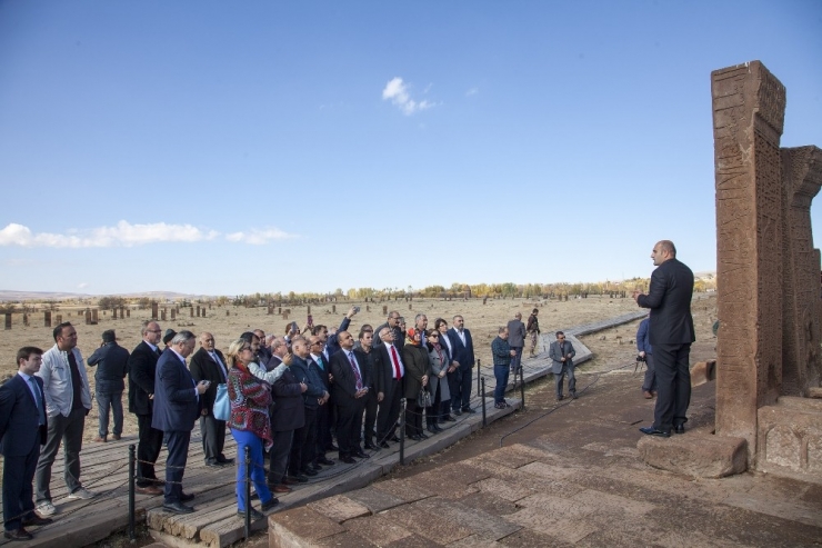 Bildef Heyeti Ahlat’a Hayran Kaldı