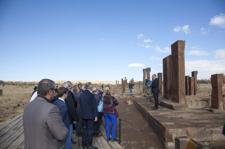 Bildef Heyeti Ahlat’a Hayran Kaldı