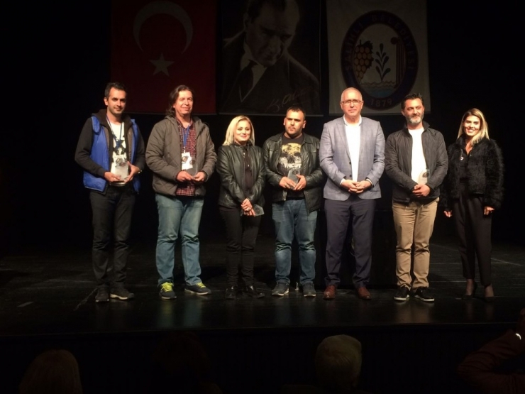 Mafod, Sanat Yaşamına Ödüllerle Başladı