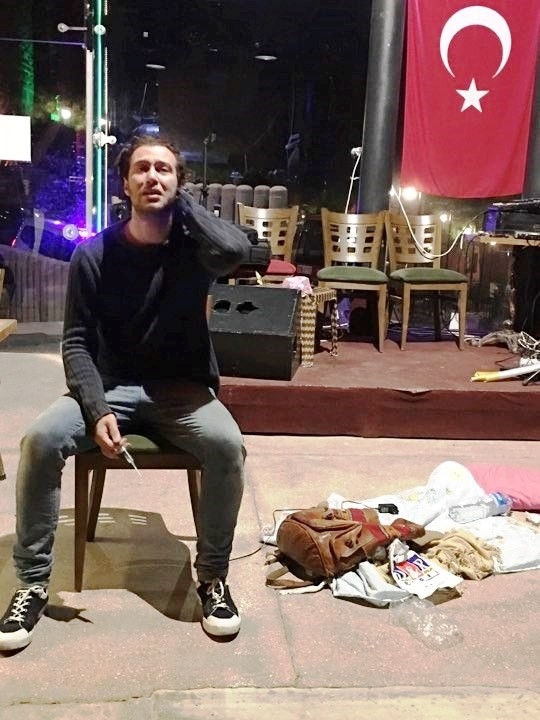 Faslı Gençten Speking Cafe’de Tek Kişilik Oyun