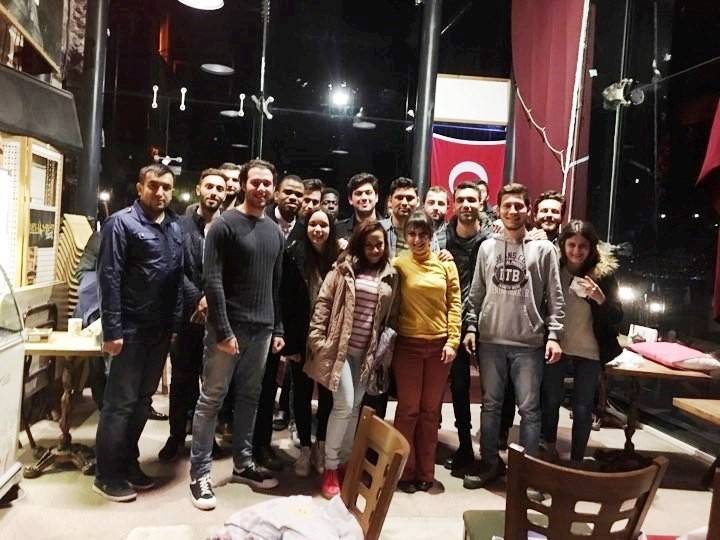 Faslı Gençten Speking Cafe’de Tek Kişilik Oyun
