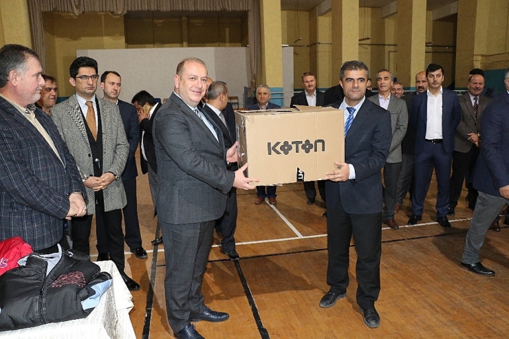 Karabük Tso’dan 700 Öğrenciye Kaban Ve Ayakkabı Yardımı