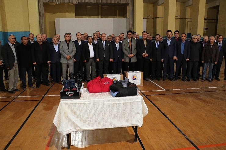 Karabük Tso’dan 700 Öğrenciye Kaban Ve Ayakkabı Yardımı