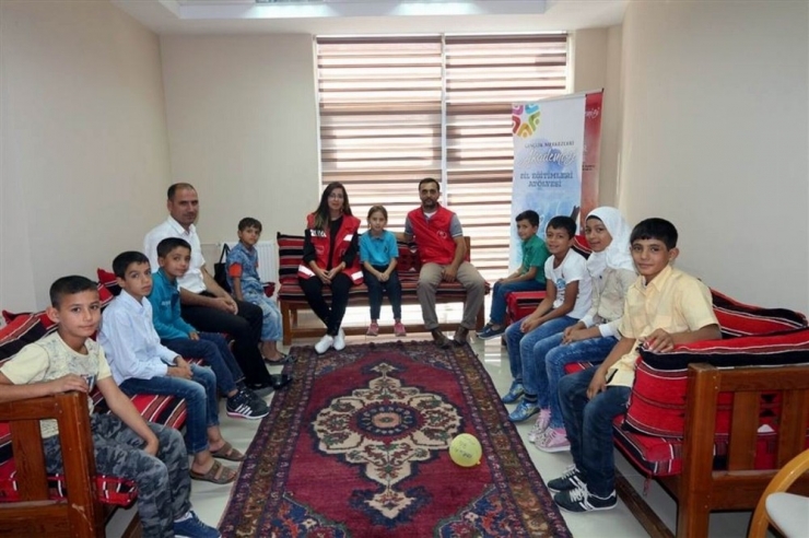 Suriyeli Sokak Çocukları Spor Etkinlikleri İle Rehabilite Ediliyor