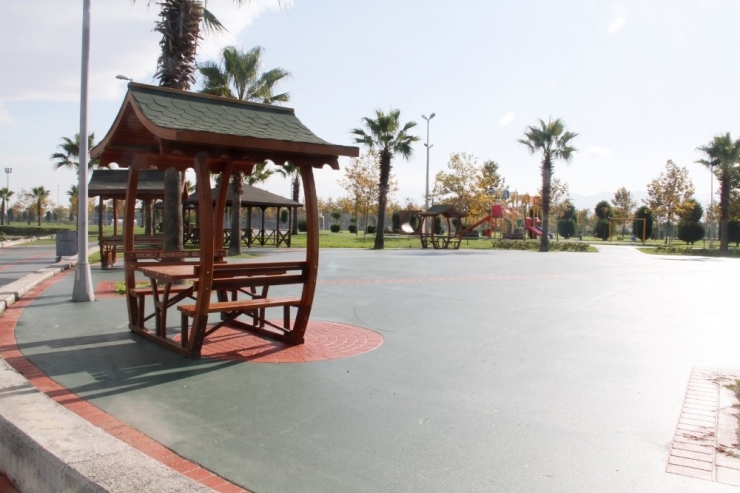 İhsaniye Parkı’nda Yenileme Ve Tadilat Çalışması Yapıldı