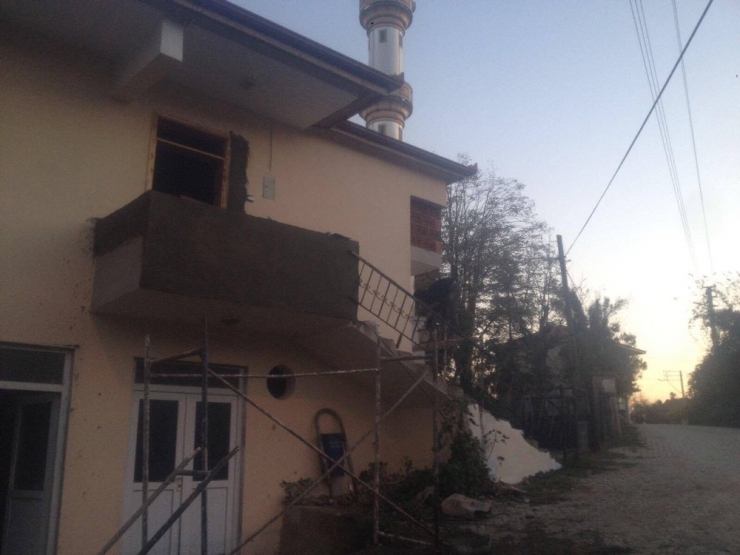 Körfez Belediyesi’nden Köylerdeki Kamu Binalarına Tadilat Desteği