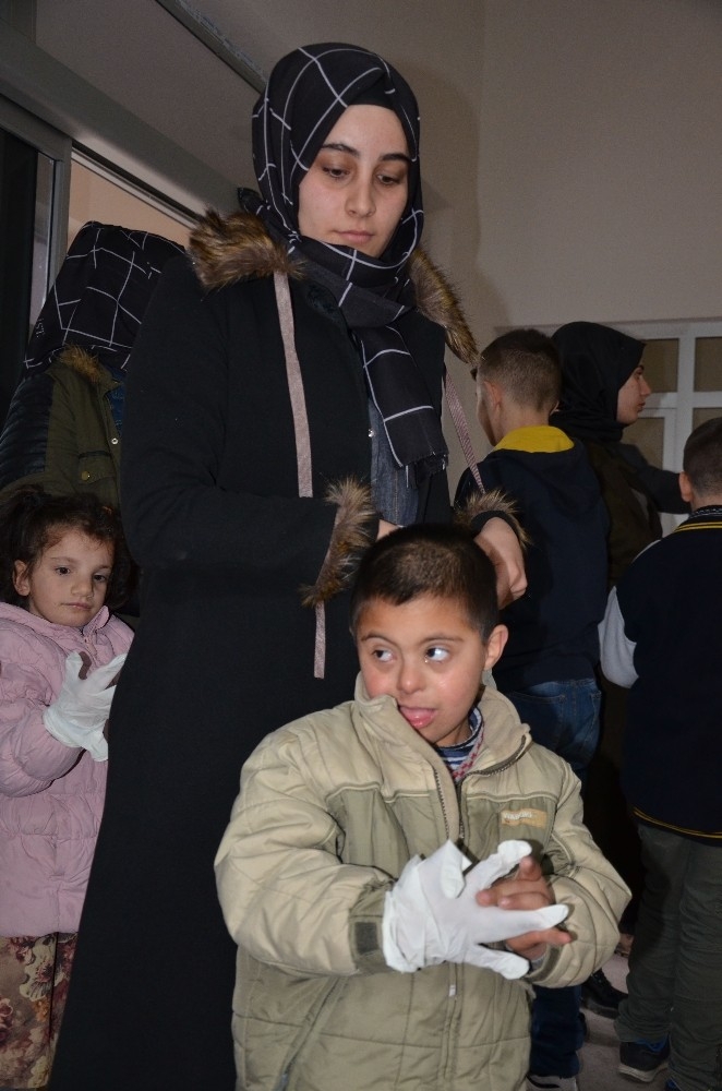 Özel Öğrenciler Lale Soğanlarını Toprakla Buluşturdu