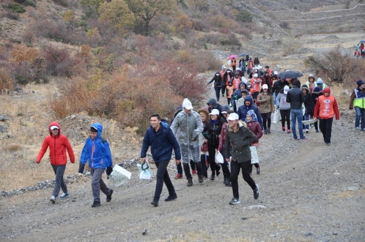Öğrenciler "Meşe Palamudu Toplama" Etkinliğinde Buluştu