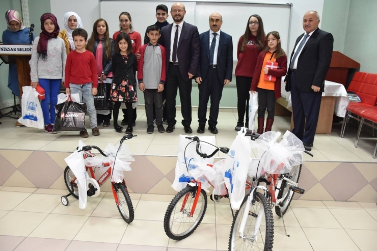 Niksar’da Okuma Yarışmasının Ödülleri Verildi