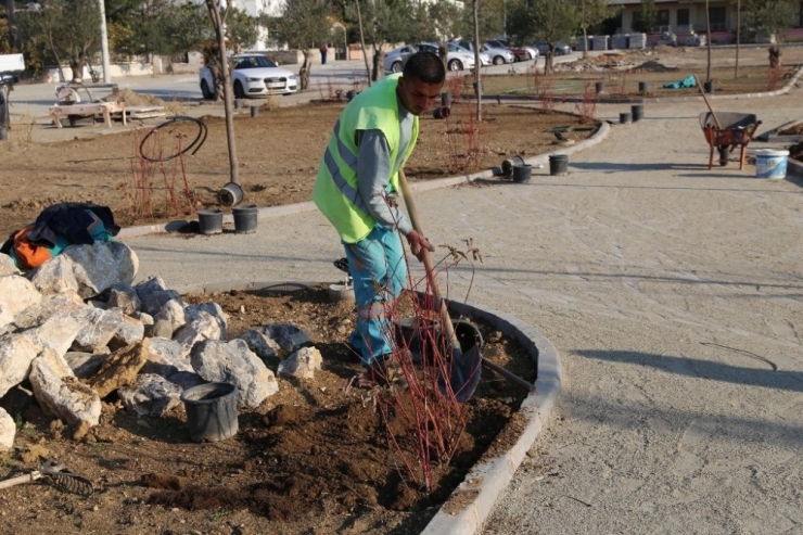 Burhaniye’de Parkların Sayısı Artıyor