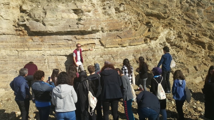 Öğrenciler Ladik Depreminin İzlerini Araştırıyor