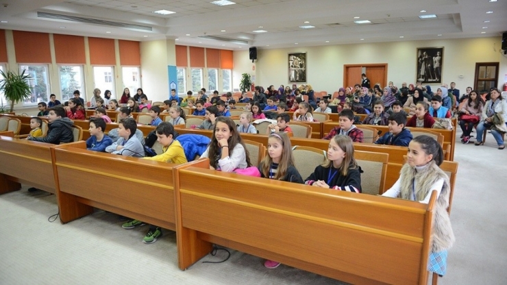 Yıldırım’ın Geleceği Çocukların Ellerinde Yükseliyor