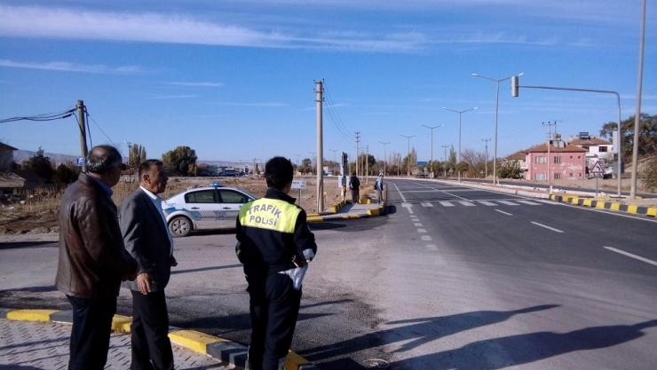 Öğrenciler Karşıdan Karşıya Artık Daha Güvenli Geçecek