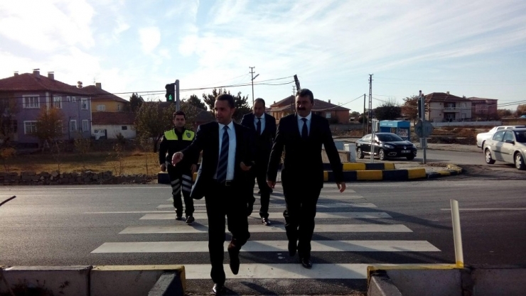 Öğrenciler Karşıdan Karşıya Artık Daha Güvenli Geçecek