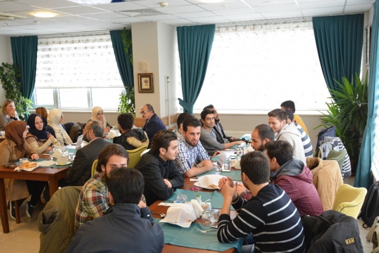 Suriyeli Öğrenciler Rektör Yardımcısı İle Bir Araya Geldi