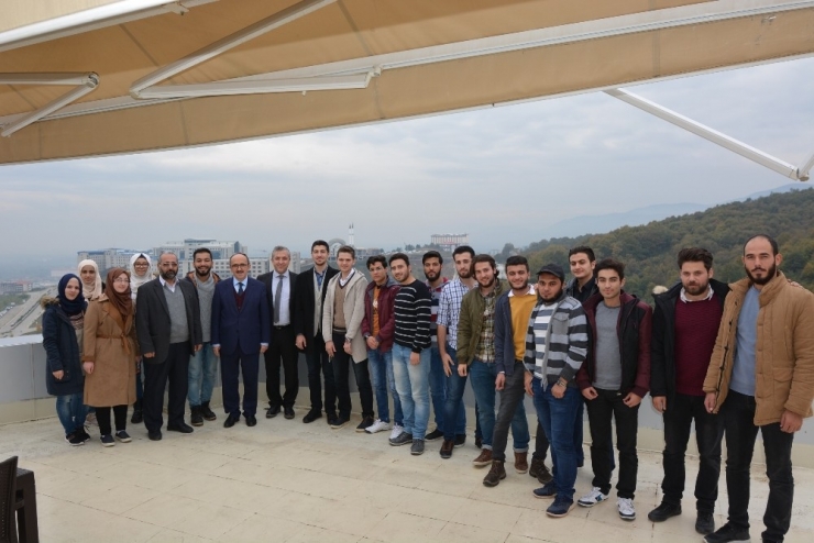 Suriyeli Öğrenciler Rektör Yardımcısı İle Bir Araya Geldi