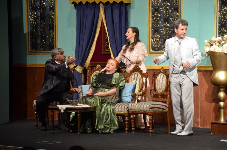 3. Bozüyük Metristepe Tiyatro Günleri’nde Tiyatronun Ustası Nejat Uygur Anıldı