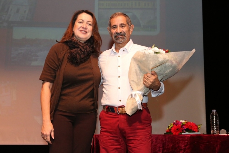 Akbaba: "Kitaplarım Çocuklarım Gibidir"