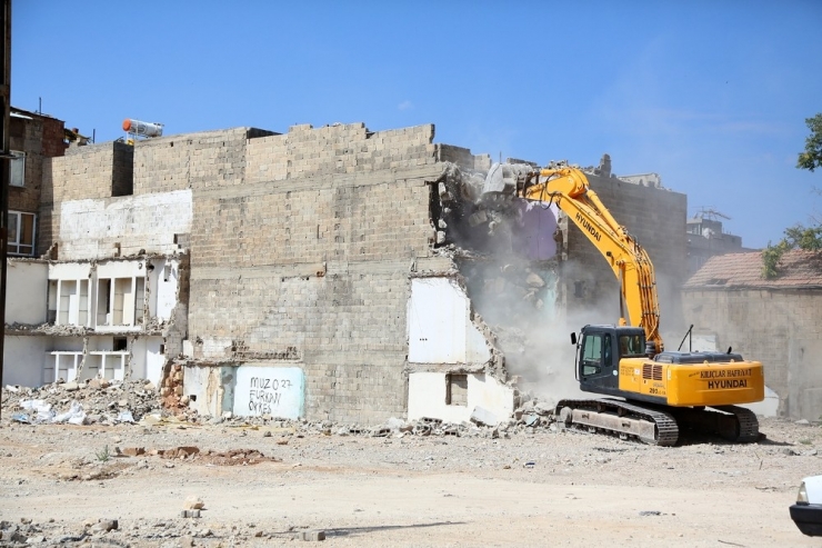 Çarpık Yapıların Yerini Modern Yaşam Alanları Alıyor