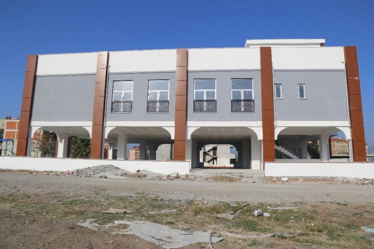 Burhaniye’de Cumhuriyet Mahallesinde Pazar Yeri Ve Düğün Salonu Tamam