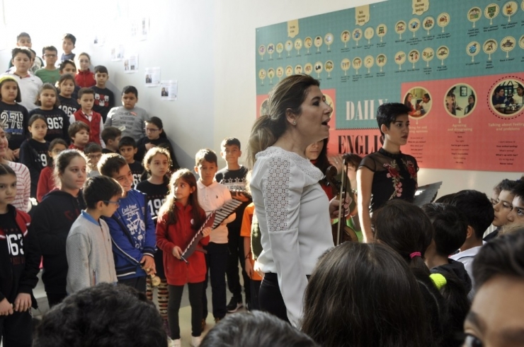 Küçüklerden Oluşan Dev Koro