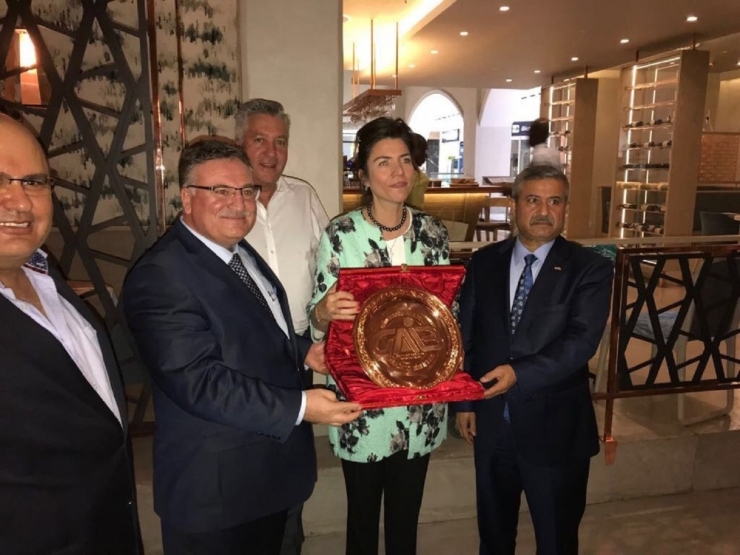 Halıcılar Afrika’yı Mercek Altına Aldı