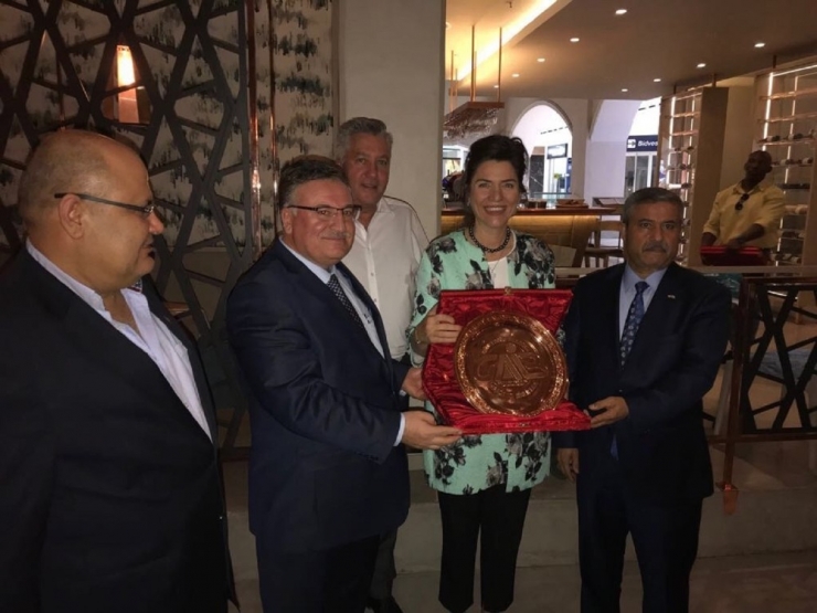 Halıcılar Afrika’yı Mercek Altına Aldı