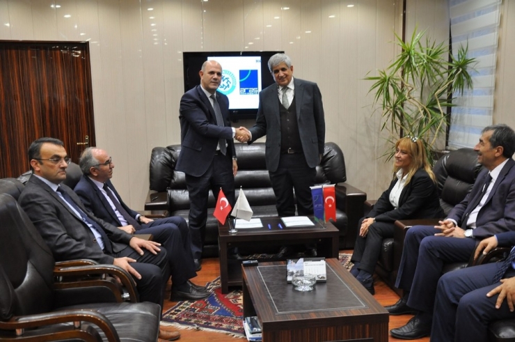 Kafkas Üniversitesi Ve Aras Elektrik İşbirliği Protokolü İmzalandı