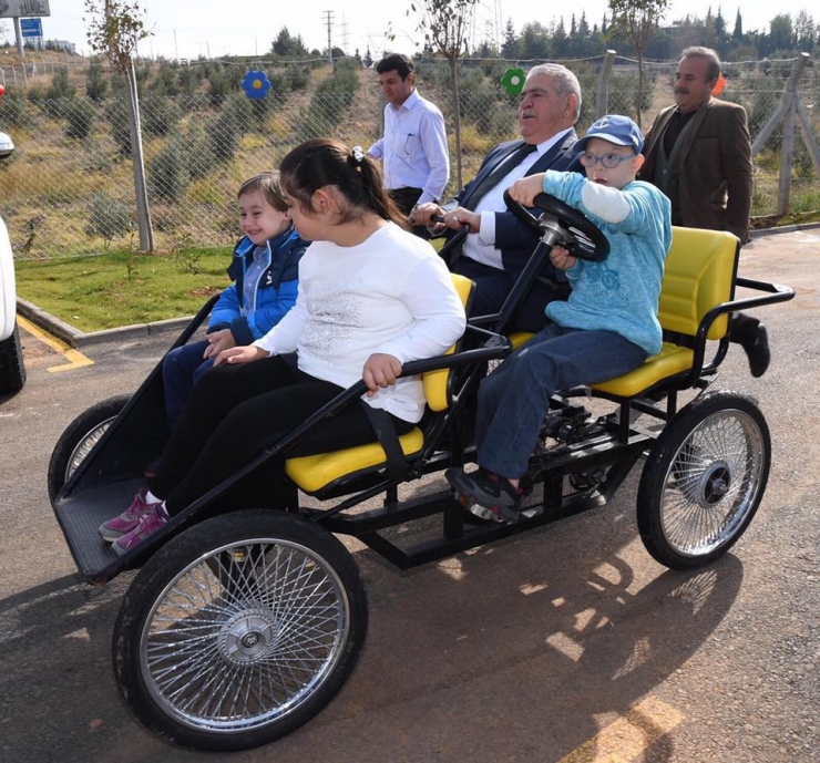 Down Sendromlu Ve İşitme Engelli Çocuklarla Mutluluğa Pedal Çevirdiler