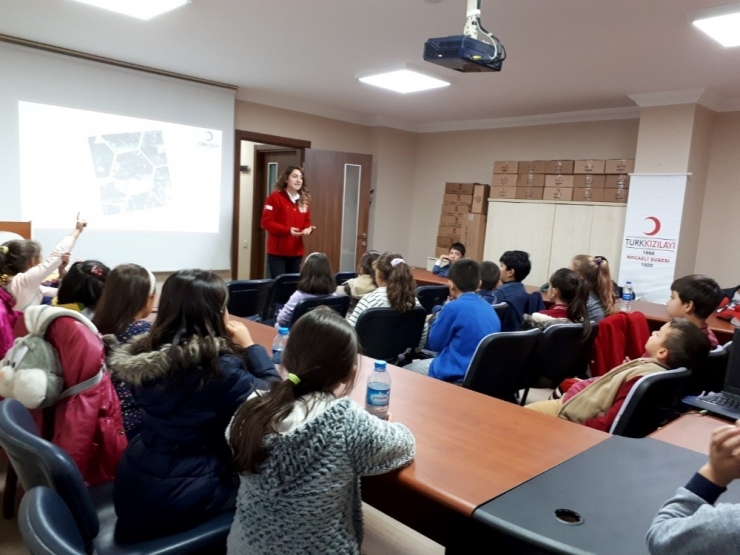 Kartepe’li Çocuklara Kızılay’ın Önemi Anlatıldı
