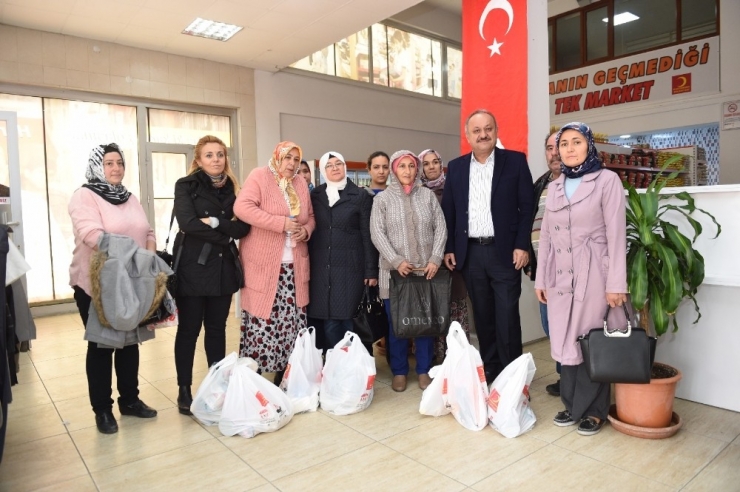 Başkan Babaş’tan Yaşlı Bakım Merkezi İle Sosyal Market’e Ziyaret