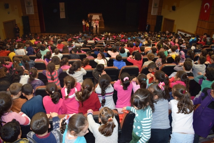 Kayapınar’da Hacivat-karagöz Gösterisi