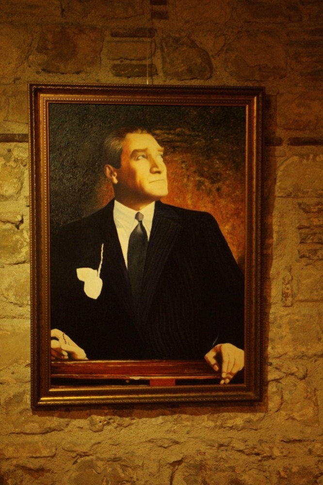 Kuşadası’nda ’Atatürk’ Sergisi