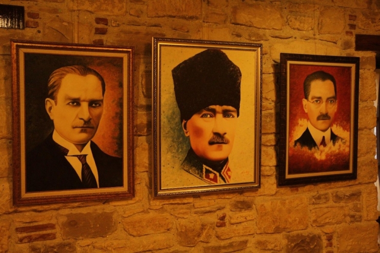 Kuşadası’nda ’Atatürk’ Sergisi