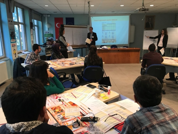 Liseliler ‘ Mikro Ölçek İş Oyunu’ İle İş Hayatına Hazırlanıyor