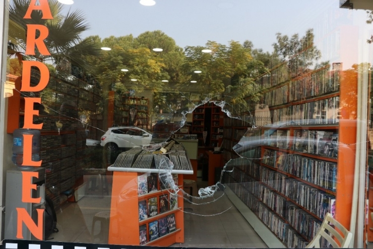 Mhp’li İlçe Başkanının Dükkanı Kurşunlandı