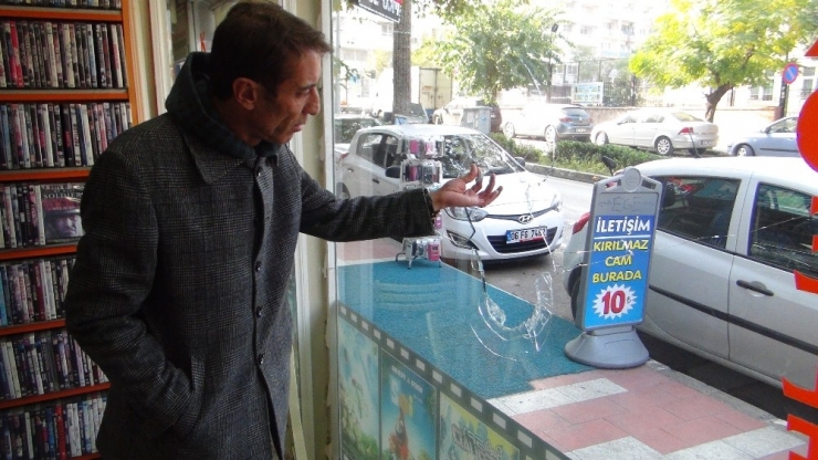 Mhp’li İlçe Başkanının Dükkanı Kurşunlandı