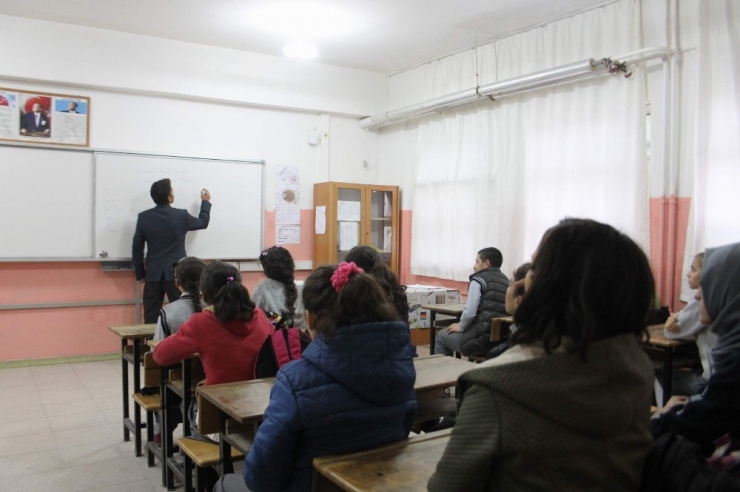 Engelli Kız Hayaline Sosyal Medya Sayesinde Ulaştı