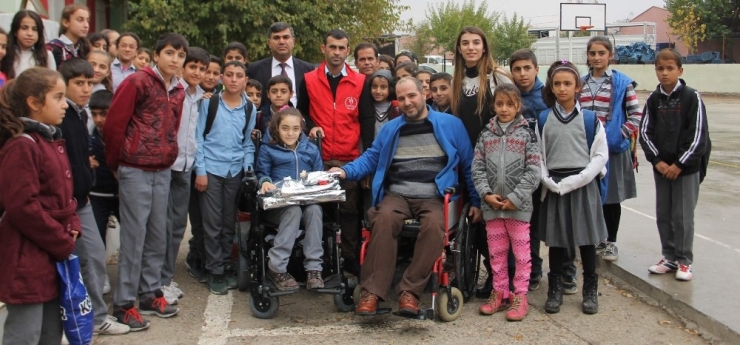 Engelli Kız Hayaline Sosyal Medya Sayesinde Ulaştı