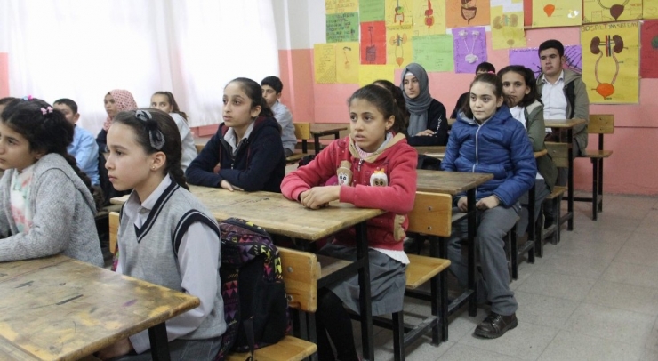 Engelli Kız Hayaline Sosyal Medya Sayesinde Ulaştı