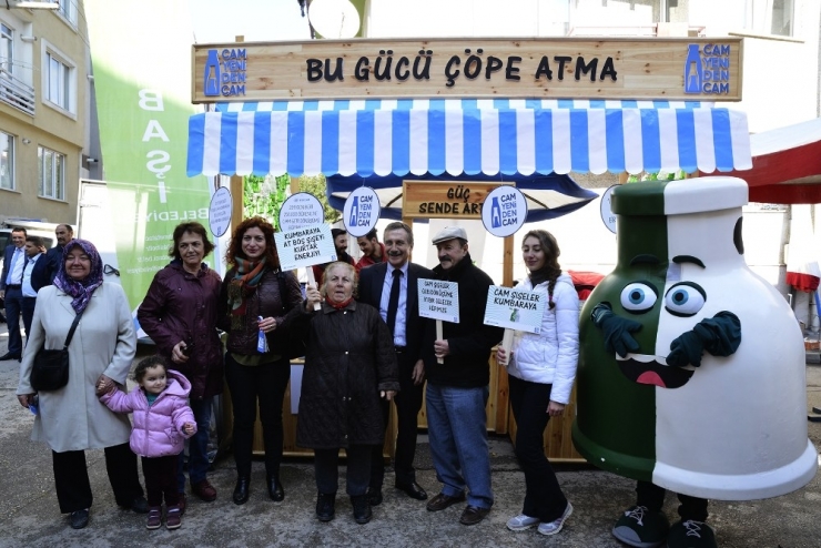 Semt Pazarında "Cam Yeniden Cam” Standı Kuruldu