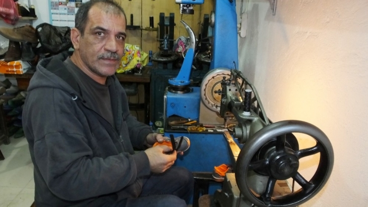 Burhaniye’de Ayakkabı Hastanesi İlgi Gördü