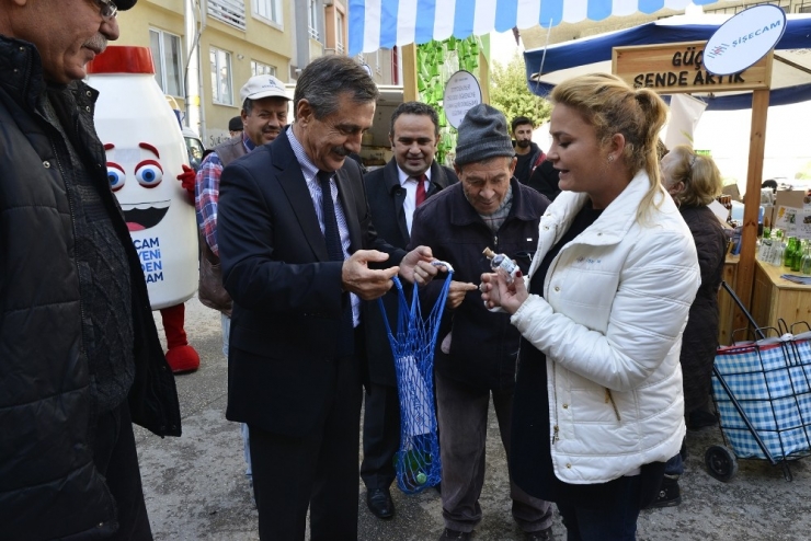 Semt Pazarında "Cam Yeniden Cam” Standı Kuruldu