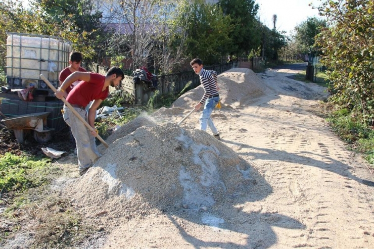Akçakoca’da Yol Yapım Çalışması Sürüyor